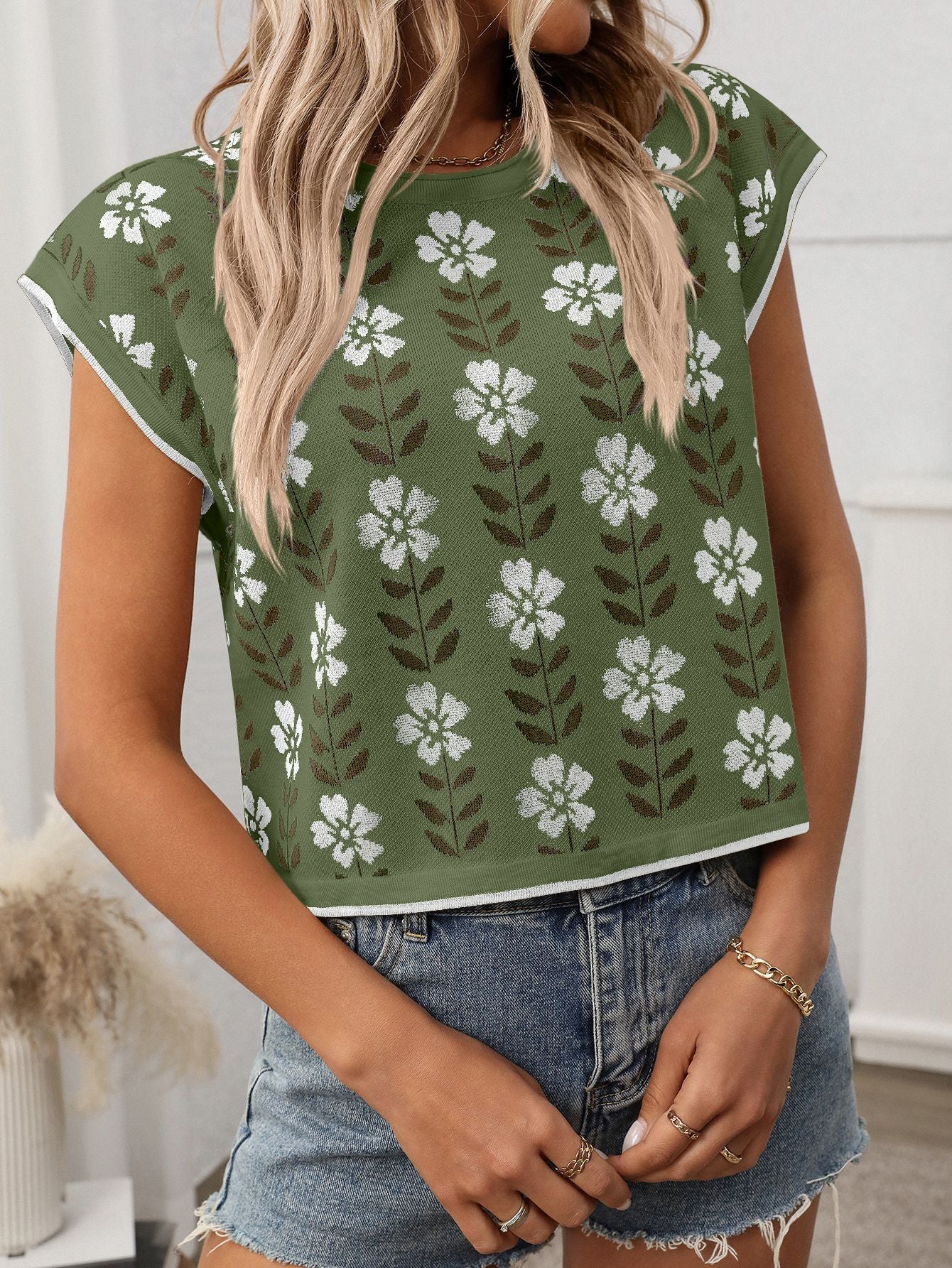 Short Sleeve Crew Neck Knitted Flower Sweater
