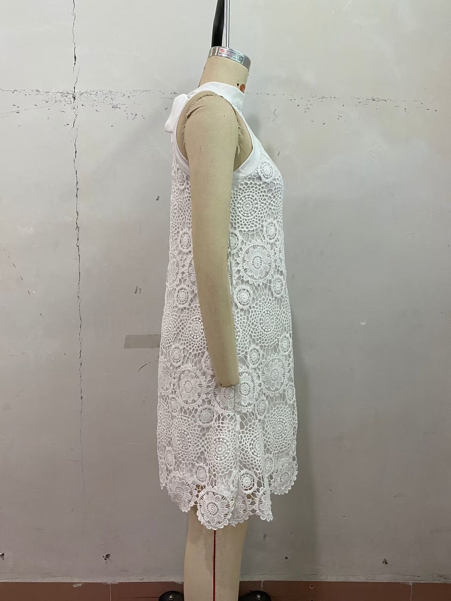 Woman's Sweet Sleeveless Neck White Dress