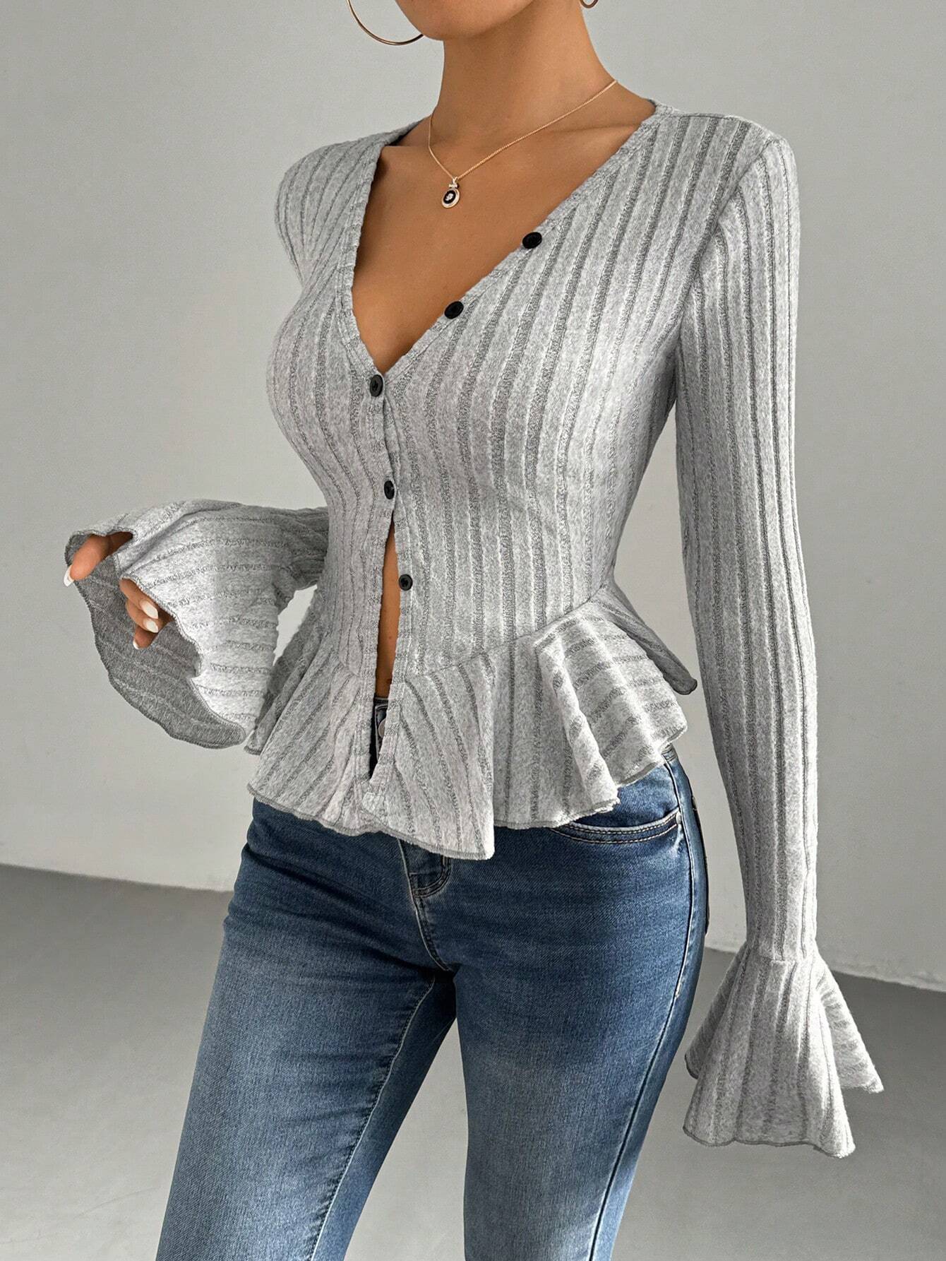 Women's V-neck Ruffled Slim-fit Knitted Top