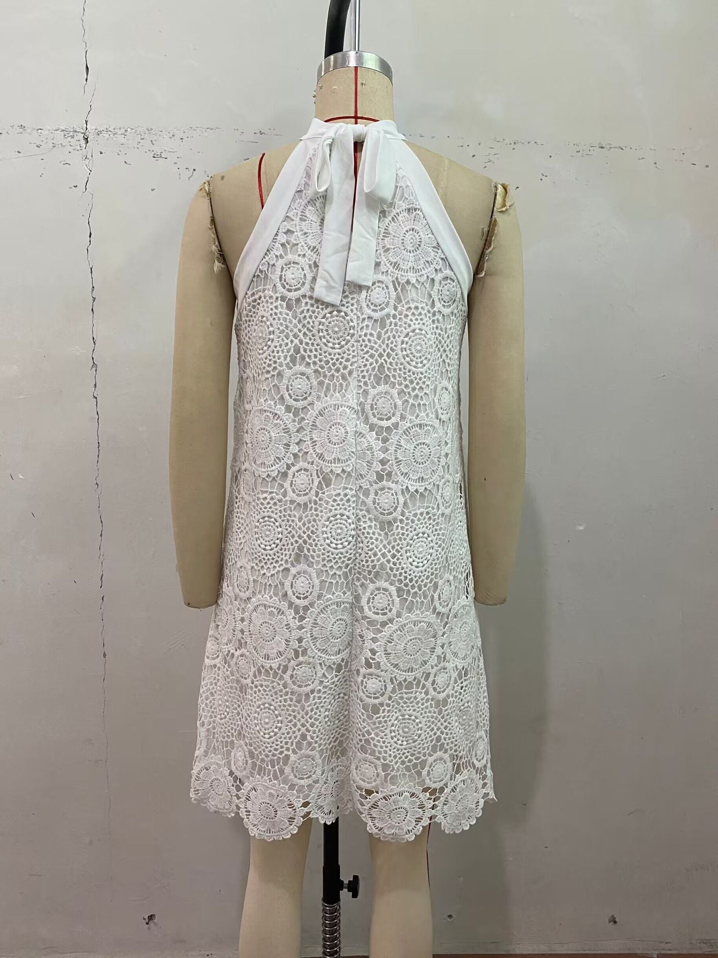 Woman's Sweet Sleeveless Neck White Dress
