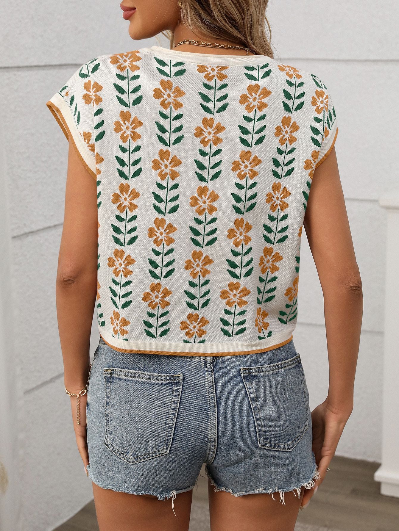 Short Sleeve Crew Neck Knitted Flower Sweater