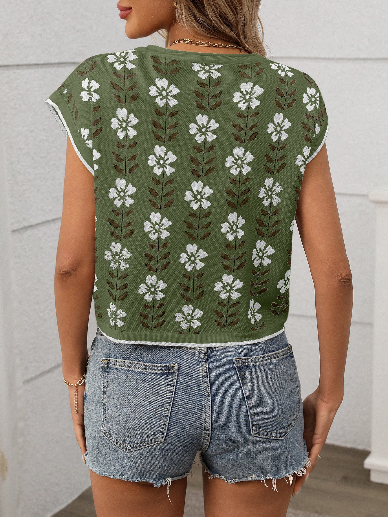 Short Sleeve Crew Neck Knitted Flower Sweater