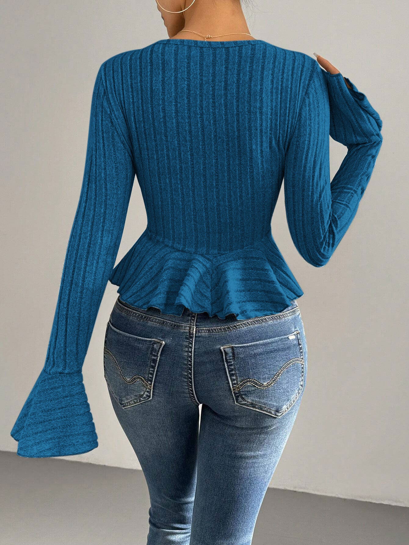 Women's V-neck Ruffled Slim-fit Knitted Top