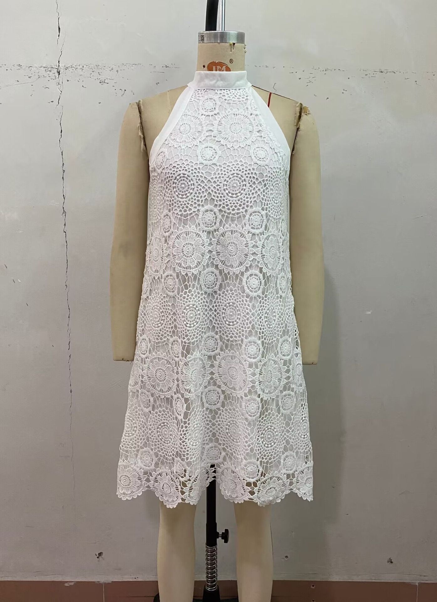 Woman's Sweet Sleeveless Neck White Dress