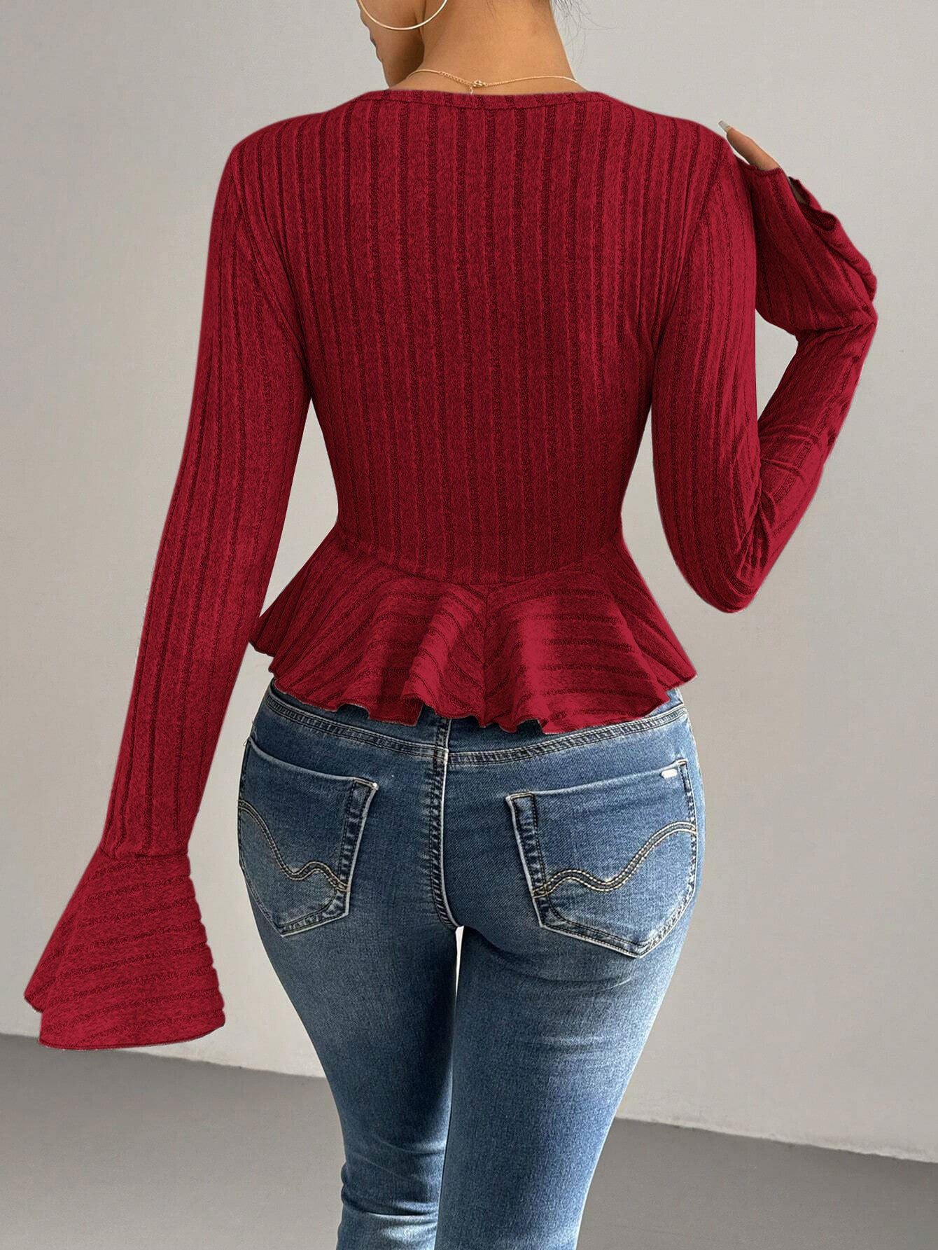 Women's V-neck Ruffled Slim-fit Knitted Top