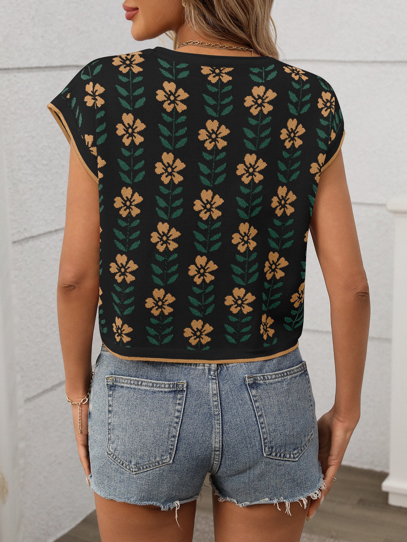 Short Sleeve Crew Neck Knitted Flower Sweater